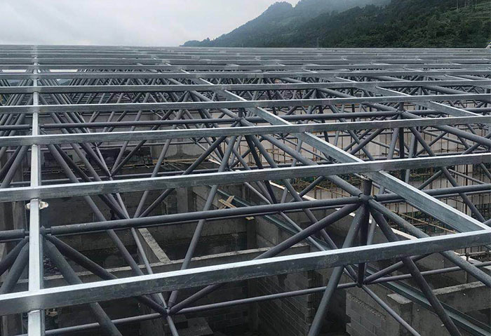 根河仁怀冠英学校艺体楼网架